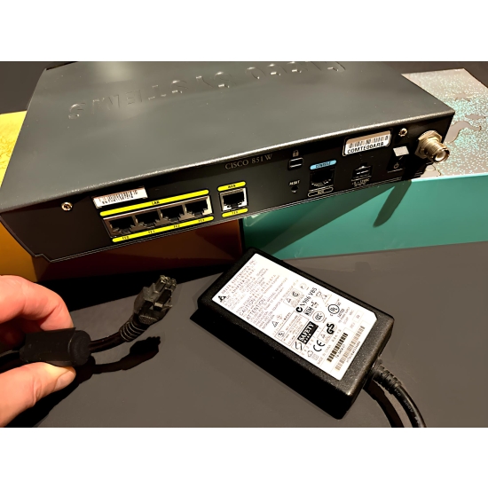 Router Cisco 851 W Ethernet SOHO Security 850 Router Seria 8000